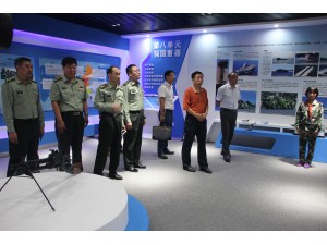 2017年河北省双拥模范城验收组到我校参观国防教育展厅