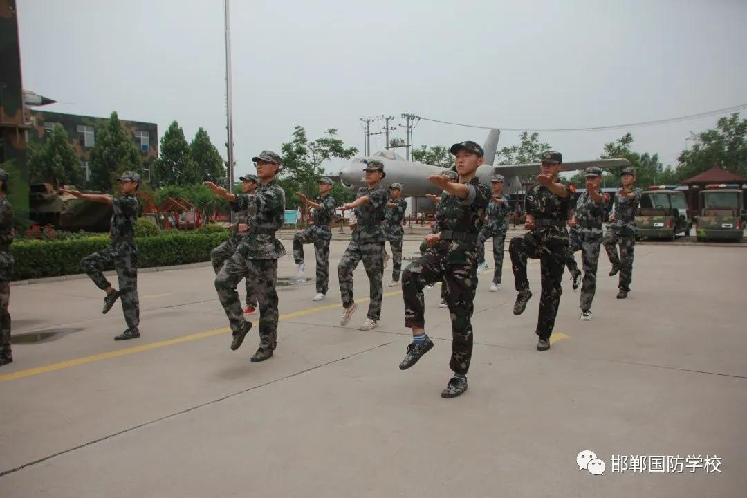 学习军体拳旨在培养军人坚韧不拔,勇敢顽强的战斗作风,具有重要意义.